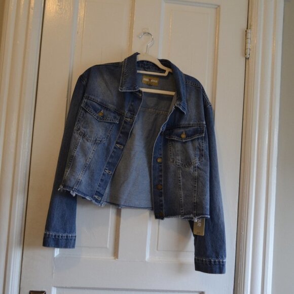 Red Star Cropped Raw Hem Medium Wash Denim Jean Jacket NWtT - Picture 3 of 10